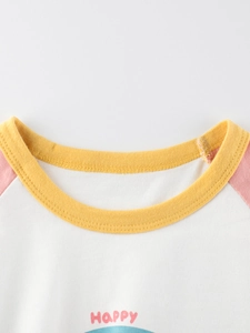 T-shirt enfant à manches longues, col rond jaune et manches raglan roses motif Happy