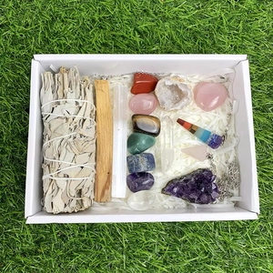 Set regalo 7 chakra con pietre grezze, salvia e selenite per la guarigione olistica