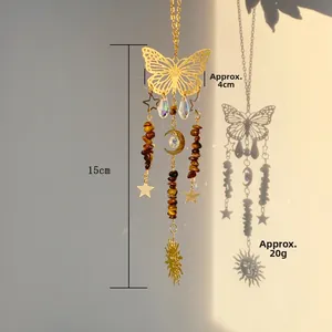 Detail der goldenen Schmetterling-Sonnenfänger mit Stern- und Mondanhängern, 15 cm