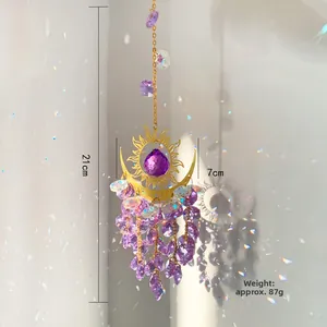 Atrapasol de cristal sol y luna dorados con cuentas púrpuras y reflejos de arcoíris