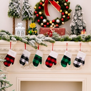 Ornements de Bas de Noël en Forme de Moufle à Carreaux Buffalo Avec Bordure en Fausse Fourrure Pendentif de Noël