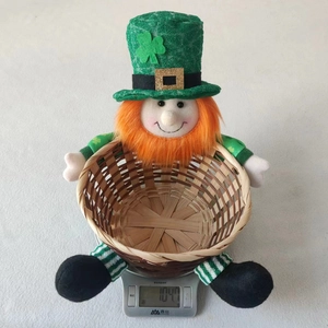 Lightweight St. Patrick's Day gnome candy basket weighing 104.7g with woven bamboo