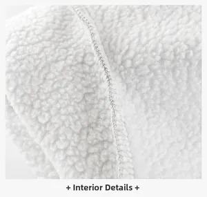 Vue macro de la doublure en peau de mouton synthétique blanche aux bords cousus