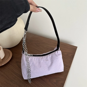 Sac Baguette Plissé En Nylon Pour Femme Avec Chaîne En Métal Argenté Sac À Épaule Sous Le Bras Minimaliste Décontracté