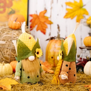 Lot de gnomes d'automne avec maïs et tournesols pour décoration de fête des moissons