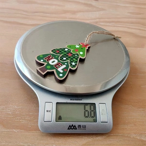 Detailed view of lightweight 6.8g wooden Christmas tree ornament with green plaid pattern