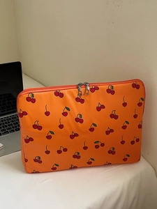 Süße Laptophülle Mit Kirschdruck Für Damen PU Leder Metallische Textur Schutztasche Mit Doppelreißverschluss Frischer Stil Laptoptasche