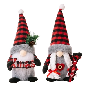 Coppia di gnomi natalizi con cappelli scozzesi rossi e neri e cartelli Xmas JOY decor