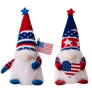 Patriotische Unabhängigkeitstag-Zwerge mit Strickmützen, US-Flagge und Deko-Herz