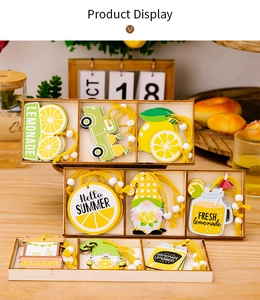 Vue détaillée d'ornements en bois sur le thème du citron avec cordes et perles blanches