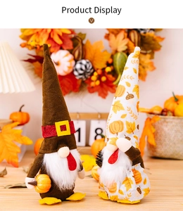 Details von Ernte-Wichteln mit Kürbis- und Ahornblattmustern für Thanksgiving-Deko