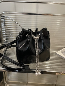 Fashion Bucket Bag Women Glossy PU Leather Drawstring Shoulder Crossbody With Artificial Pearl Metal Chain Elegant Trendy