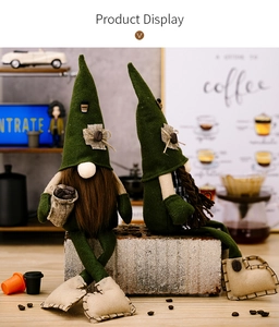 Detailansicht der Kaffeewichtel mit Leinensäcken und Kaffeebohnen in gemütlicher Deko