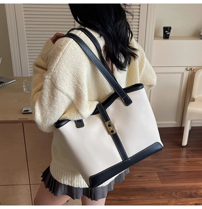 Detail of contrast color tote bag featuring high-quality PU leather and metal lock buckle