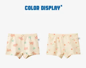 Detailansicht von zwei Mädchen-Boxershorts aus Baumwolle mit Hasen- und Blumenmuster