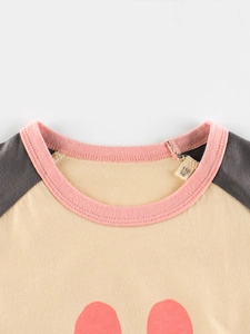T-shirt filles à manches courtes avec col rose côtelé et manches raglan grises