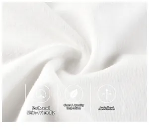 Gros plan sur un tissu en coton blanc doux de classe A avec une texture respirante