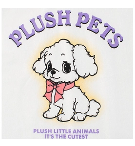 Gros plan d'un t-shirt blanc pour enfant avec imprimé de caniche mignon et nœud rose