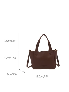 Secchiello marrone in pelle martellata, larghezza 19,5 cm e altezza 16 cm con tracolla