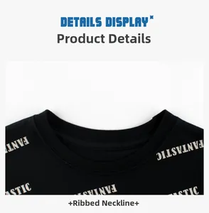 Gros plan d'un col ras du cou côtelé sur un t-shirt noir en coton avec imprimé