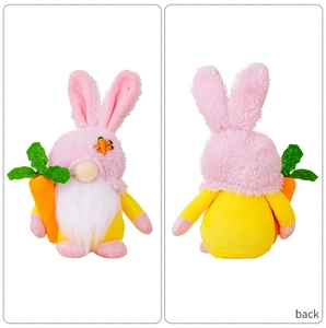 Vues avant et arrière d'un nain de Pâques coloré avec oreilles de lapin et carottes