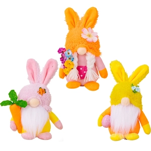 Lot de trois gnomes de Pâques colorés en peluche avec oreilles de lapin et carottes