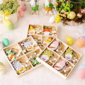 Set de suspensions gnomes de Pâques en bois dans leur boîte avec perles et cordes