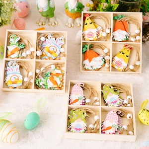 Lot de pendentifs de Pâques gnomes en bois dans une boîte à 4 cases avec corde de jute