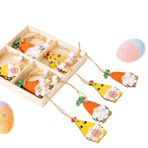 Kit de décorations de Pâques en bois avec gnomes et carottes dans une boîte à 4 compartiments