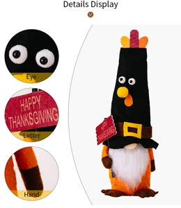 Detail des Erntedankfest-Truthahn-Gnomes mit weichem Filzbart und Happy Thanksgiving Schild