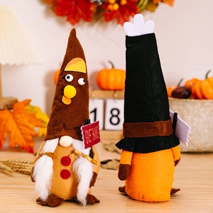 Set Erntedankfest-Wichtel mit Give Thanks Schild und herbstlicher Ahornblatt-Deko