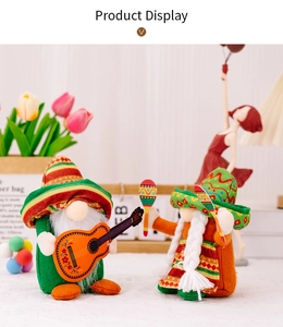 Nahaufnahme mexikanischer Zwerge mit Sombreros, Gitarre und Maracas als Deko