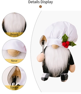 Détails de la poupée gnome avec toque de chef, barbe, nez en bois et cuillère en métal