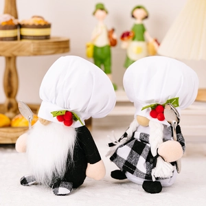 Lot de deux gnomes cuisiniers avec toques et cuillères pour décoration de table maison