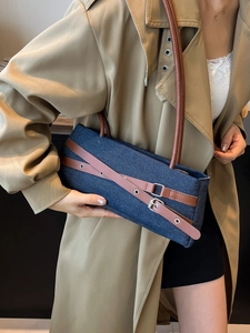 Sac sous le bras en denim avec lanières en cuir marron et œillets au style vintage chic