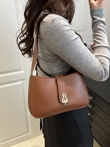 Sac sous le bras vintage marron avec boucle dorée élégante pour femme, style décontracté