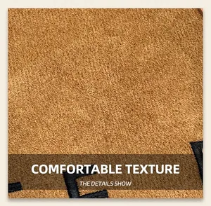 Gros plan sur la texture pelucheuse marron et la broderie noire du sac fourre-tout