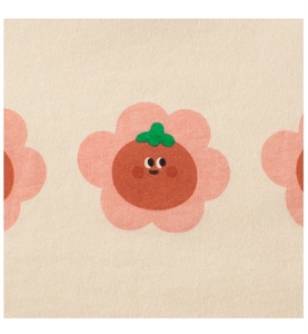 Primer plano de tela de punto con motivos florales de dibujos para camiseta de bebé