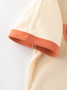 Camiseta de algodón para niña con mangas cortas, puños acanalados naranja y doble costura