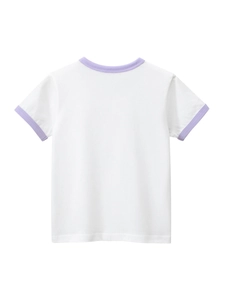 Camiseta blanca para niños con cuello redondo púrpura y puños en contraste sobre blanco