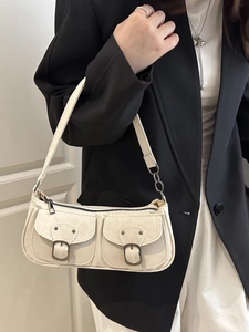 Minimalistische cremeweiße Y2K Leder-Baguette-Tasche mit Doppelschnallen-Taschen als Schultertasche