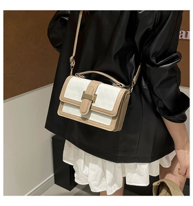 Detail view of the white and beige contrast shoulder bag with textured geometric flap