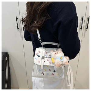 Sac à dos blanc en similicuir avec motifs étoiles et charmant lapin en peluche