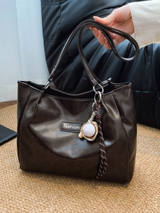 Grand Sac Fourre-tout Pour Femmes En Cuir PU Sac À Épaule Minimaliste Avec Pendentif Sport De Baseball