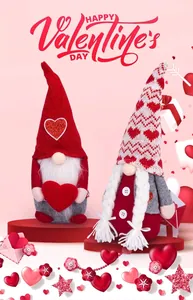 Détail de nains de la Saint-Valentin avec cœurs à paillettes et bonnets tricotés