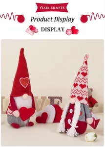 Gnomes de la Saint-Valentin avec paillettes en cœur et textures tricotées sur fond de brique blanche