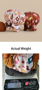 Close-up of fabric patterns and 156g weight measurement for the chef gnome decoration