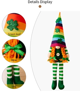 Détails d'un gnome de la Saint-Patrick avec chapeau arc-en-ciel et trèfles verts