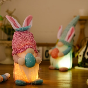 Gnomo pasquale luminoso con orecchie di coniglio e uova colorate in luce LED