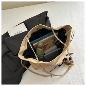 Grande borsa tote in pelle scamosciata kaki con interno spazioso per libri e ombrello